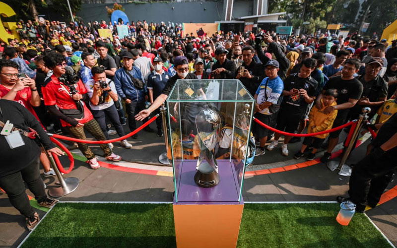 piala dunia u17 pameran trofi di surabaya - Ekings