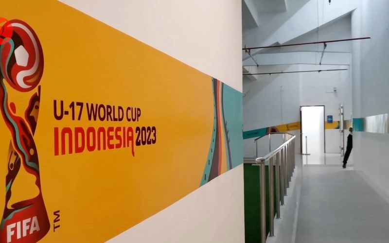larangan spanduk di piala dunia u17 - Ekings